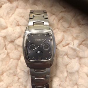 Kenneth Cole watch good condition requires battery